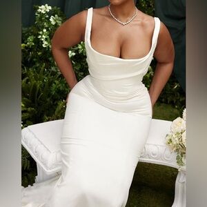 Elegant White Sleeveless Dress